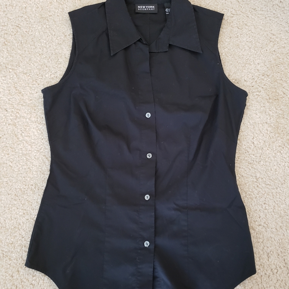 New York & Company Sleeveless Button Down